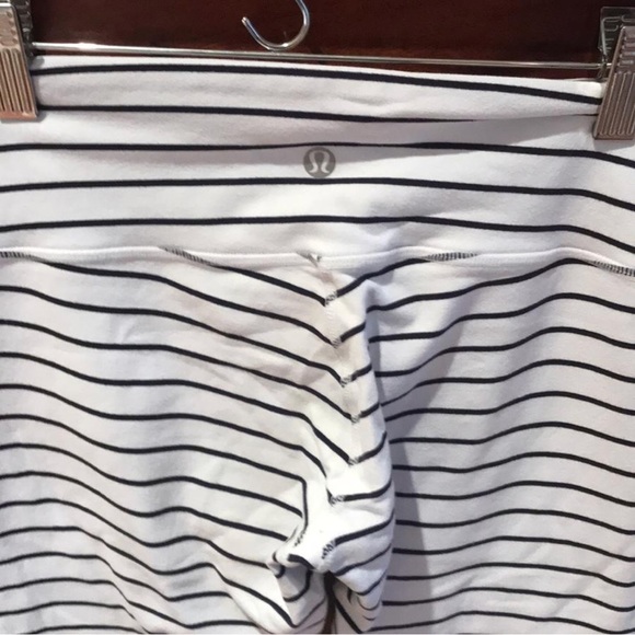 LULULEMON RARE QUIET STRIPE CROP LEGGINGS 4 VEUC - Picture 4 of 4